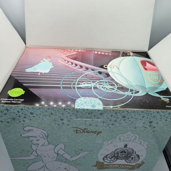 New Scentsy Cinderella’s Carriage Warmer - Picture 8 of 10
